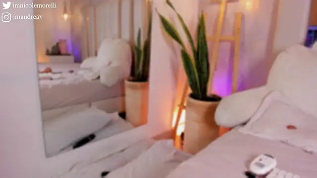 Nicolemorelli2 online show from 11-18-25, 12:20