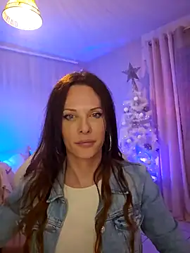 Luna Kitanna online show from 12-15-24, 08:15