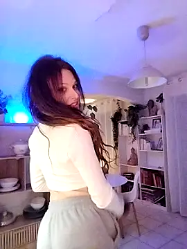 Luna Kitanna online show from 01-19-25, 03:08