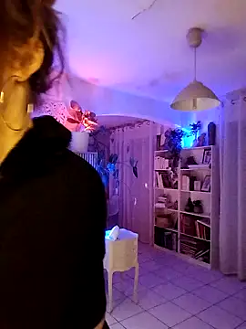 Luna Kitanna online show from 11-10-25, 10:31