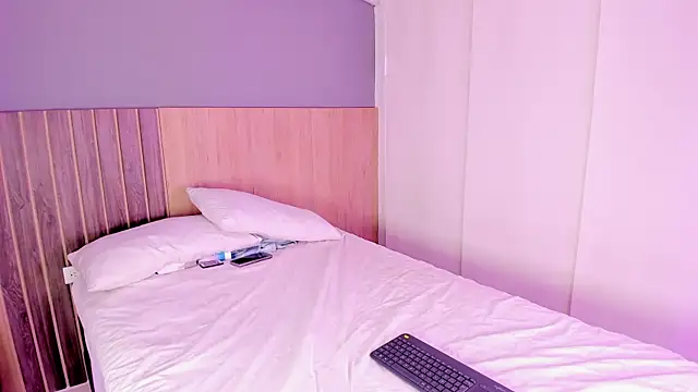 hannnasmith online show from 12-17-25, 03:12