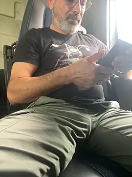 Snapshot of dzhakar chatting on 10-22-25, 10:37 dzhakar online show from 10-22-25, 10:37