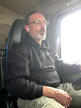 Snapshot of dzhakar chatting on 10-27-25, 11:58 dzhakar online show from 10-27-25, 11:58