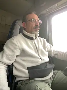 Snapshot of dzhakar chatting on 11-22-25, 08:35 dzhakar online show from 11-22-25, 08:35