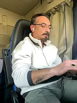 Snapshot of dzhakar chatting on 12-04-25, 12:25 dzhakar online show from 12-04-25, 12:25