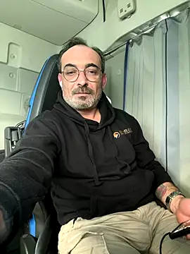 Snapshot of dzhakar chatting on 12-15-25, 01:04 dzhakar online show from 12-15-25, 01:04