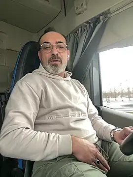 Snapshot of dzhakar chatting on 01-10-26, 01:02 dzhakar online show from 01-10-26, 01:02