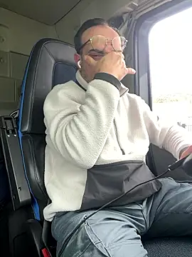 Snapshot of dzhakar chatting on 01-13-26, 11:15 dzhakar online show from 01-13-26, 11:15