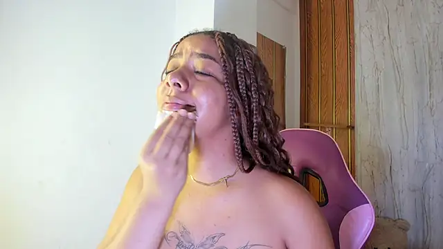 Alika01 online show from 10-26-25, 01:39