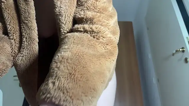 Snapshot of Monicbabe chatting on 02-19-26, 02:35 Monicbabe online show from 02-19-26, 02:35