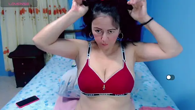 Snapshot of Lily_Benet1 chatting on 05-07-26, 03:01 Lily Benet1 online show from 05-07-26, 03:01
