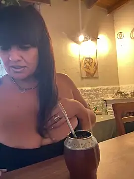 Snapshot of Sensualmente333 chatting on 05-19-26, 11:49 Sensualmente333 online show from 05-19-26, 11:49