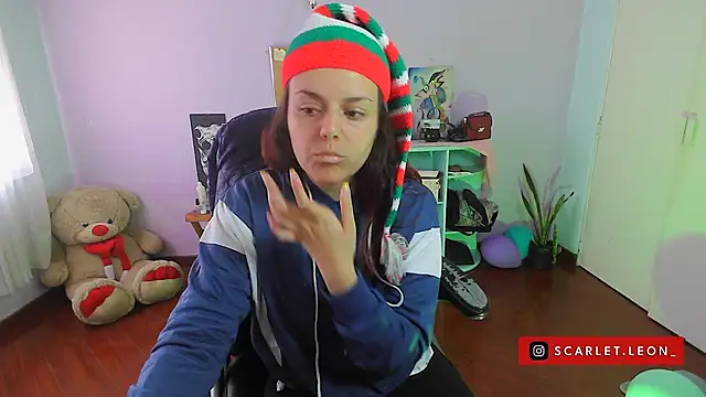 Snapshot of Scarletleon77 chatting on 12-11-24, 04:20 Scarletleon77 online show from 12-11-24, 04:20