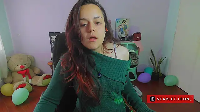 Snapshot of Scarletleon77 chatting on 12-17-24, 03:49 Scarletleon77 online show from 12-17-24, 03:49