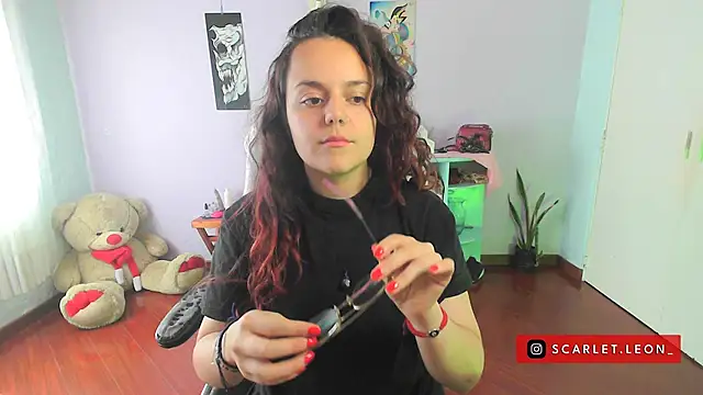 Snapshot of Scarletleon77 chatting on 01-17-25, 04:04 Scarletleon77 online show from 01-17-25, 04:04