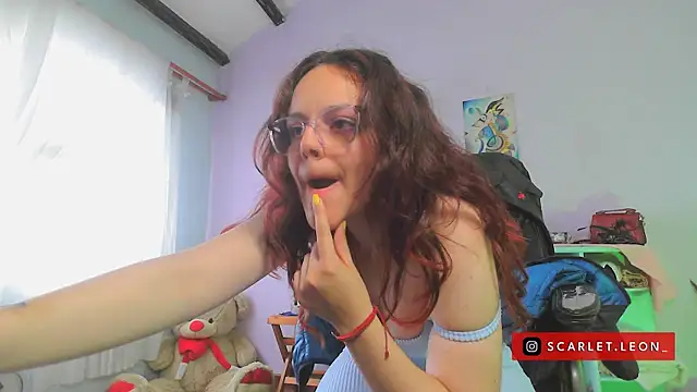 Snapshot of Scarletleon77 chatting on 02-05-25, 06:04 Scarletleon77 online show from 02-05-25, 06:04