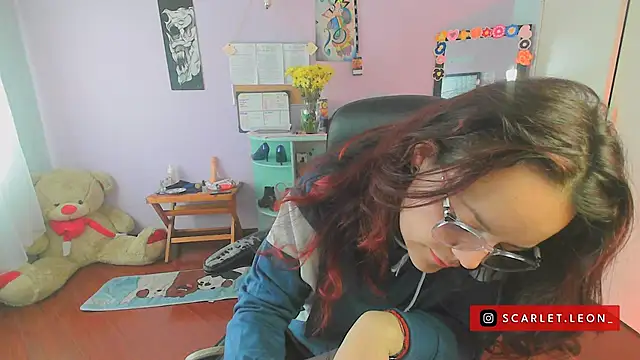 Snapshot of Scarletleon77 chatting on 02-18-25, 04:16 Scarletleon77 online show from 02-18-25, 04:16