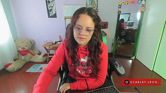 Snapshot of Scarletleon77 chatting on 02-19-25, 04:33 Scarletleon77 online show from 02-19-25, 04:33