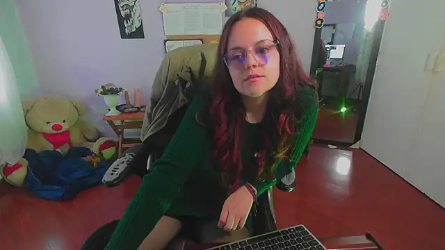 Snapshot of Scarletleon77 chatting on 03-17-25, 09:34 Scarletleon77 online show from 03-17-25, 09:34