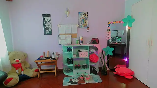 Snapshot of Scarletleon77 chatting on 03-18-25, 03:31 Scarletleon77 online show from 03-18-25, 03:31