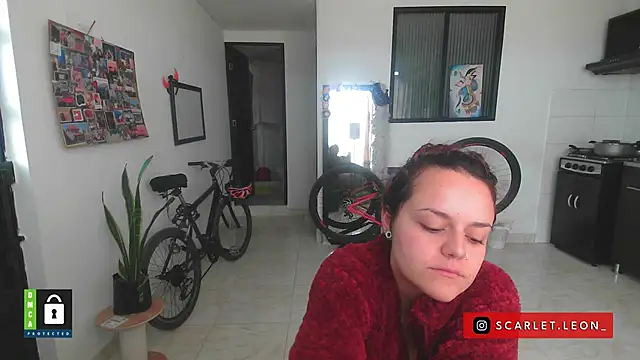 Snapshot of Scarletleon77 chatting on 09-30-25, 03:50 Scarletleon77 online show from 09-30-25, 03:50