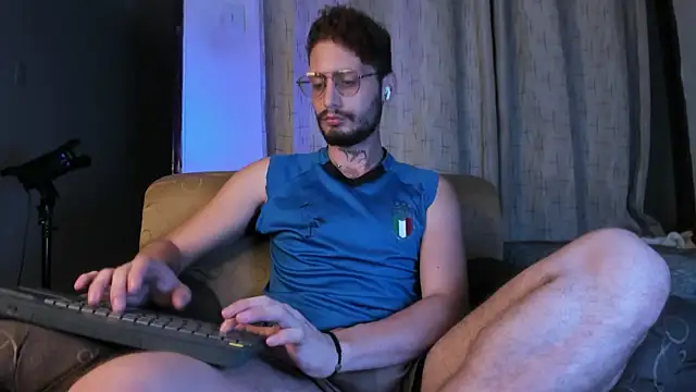 Snapshot of axel_giracr chatting on 02-11-25, 12:49 axel giracr online show from 02-11-25, 12:49