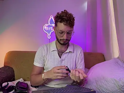 Snapshot of axel_giracr chatting on 10-15-25, 07:14 axel giracr online show from 10-15-25, 07:14