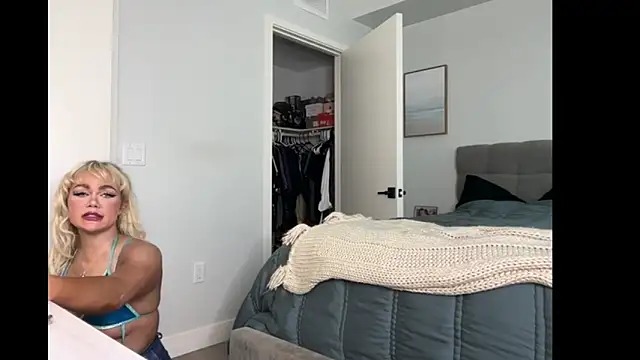 ElenaErickson online show from 10-27-25, 07:51