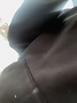 Elisabethandjack online show from 04-12-26, 09:09