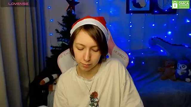 Snapshot of LeahGottty chatting on 12-25-24, 02:23 LeahGottty online show from 12-25-24, 02:23