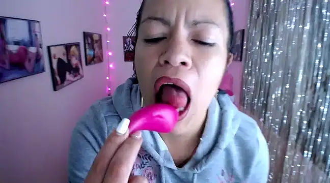 Cristal w online show from 02-19-25, 07:27