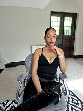 QueenTricks1 online show from 04-10-26, 08:41