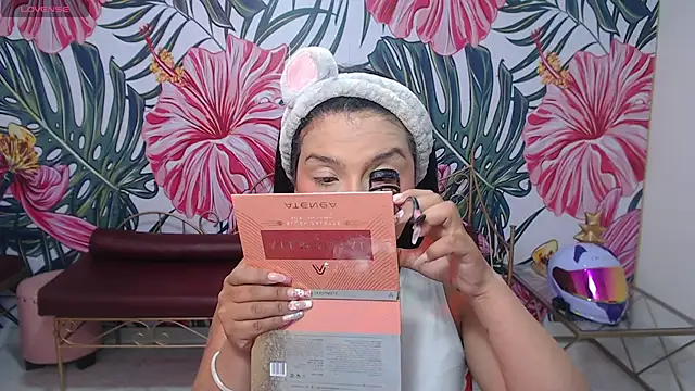 Small naughty  online show from 04-12-26, 01:05