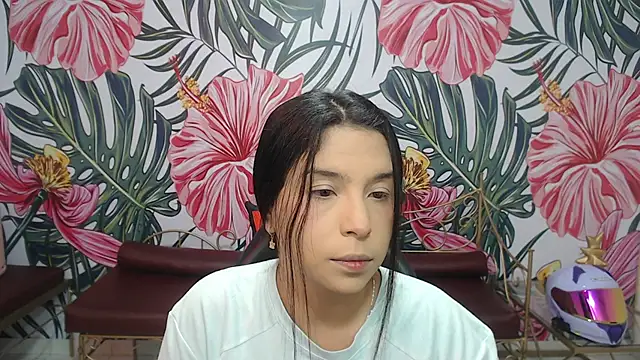 Snapshot of Small_naughty_ chatting on 05-04-26, 01:07 Small naughty online show from 05-04-26, 01:07