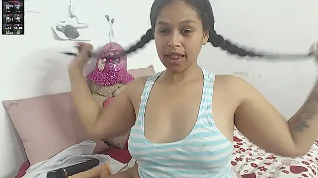 Snapshot of Hazel_donna chatting on 10-22-25, 06:02 Hazel donna online show from 10-22-25, 06:02