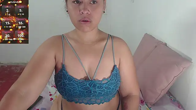 Snapshot of Hazel_donna chatting on 12-04-25, 08:34 Hazel donna online show from 12-04-25, 08:34