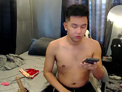 xgregor07 online show from 11-12-25, 03:51