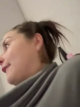 Snapshot of ellie_ssexy chatting on 01-17-26, 07:39 ellie ssexy online show from 01-17-26, 07:39