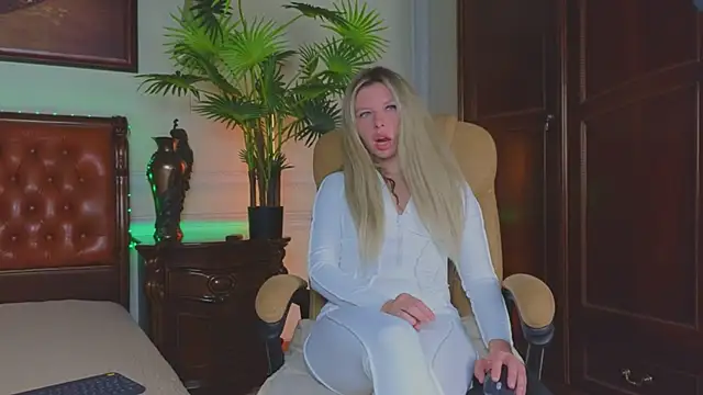 Real Tini online show from 04-10-26, 06:18