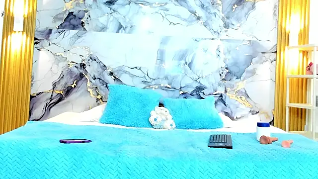 Snapshot of luna_hoott chatting on 11-14-25, 01:32 luna hoott online show from 11-14-25, 01:32