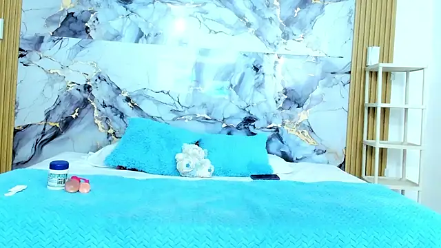 Snapshot of luna_hoott chatting on 11-16-25, 01:39 luna hoott online show from 11-16-25, 01:39