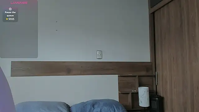 Snapshot of _fullmoon chatting on 02-25-25, 08:51  fullmoon online show from 02-25-25, 08:51