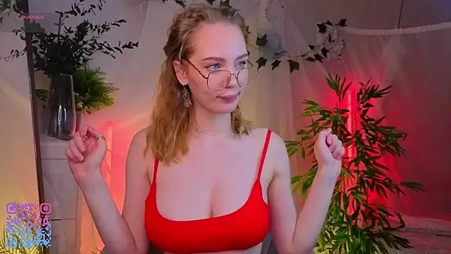 Snapshot of SoniaScott chatting on 10-21-25, 01:06 SoniaScott online show from 10-21-25, 01:06