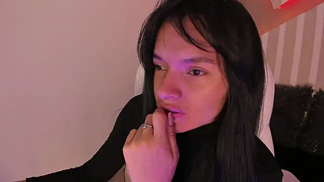 Snapshot of _shantal_smith chatting on 04-29-26, 01:15 shantal smith online show from 04-29-26, 01:15