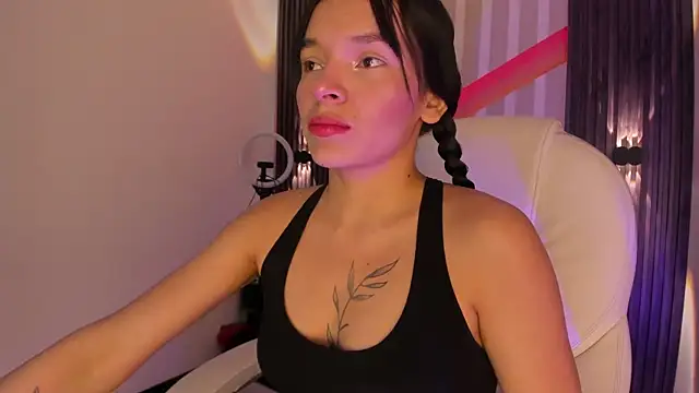 Snapshot of _shantal_smith chatting on 06-03-26, 01:08 shantal smith online show from 06-03-26, 01:08