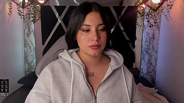Snapshot of Lia_14_ chatting on 12-31-24, 03:20 Lia 14 online show from 12-31-24, 03:20