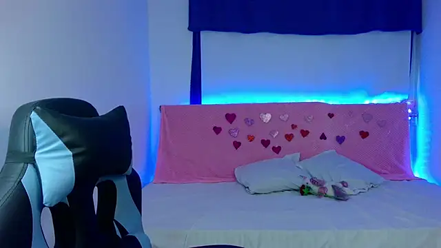 Snapshot of Lia_14_ chatting on 02-23-25, 11:33 Lia 14 online show from 02-23-25, 11:33