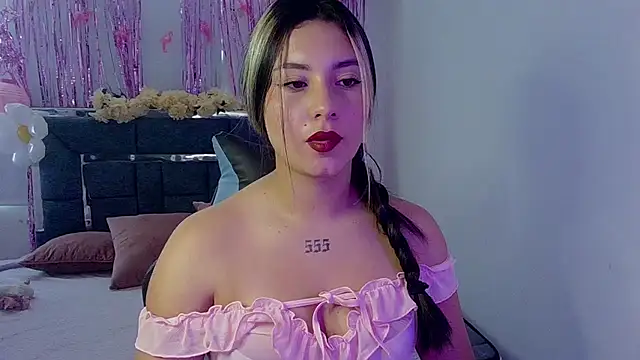 Snapshot of Lia_14_ chatting on 10-01-25, 01:17 Lia 14 online show from 10-01-25, 01:17