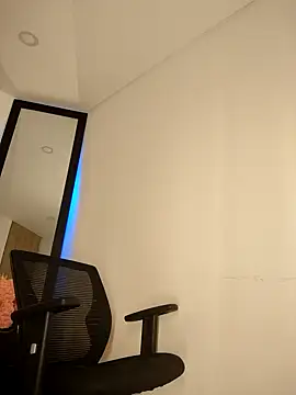 tata laima   online show from 10-17-25, 02:08