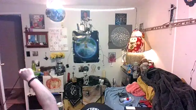 BobbyQ29 online show from 12-18-25, 09:59